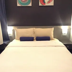 Li Nakpil Мини-отель Манила